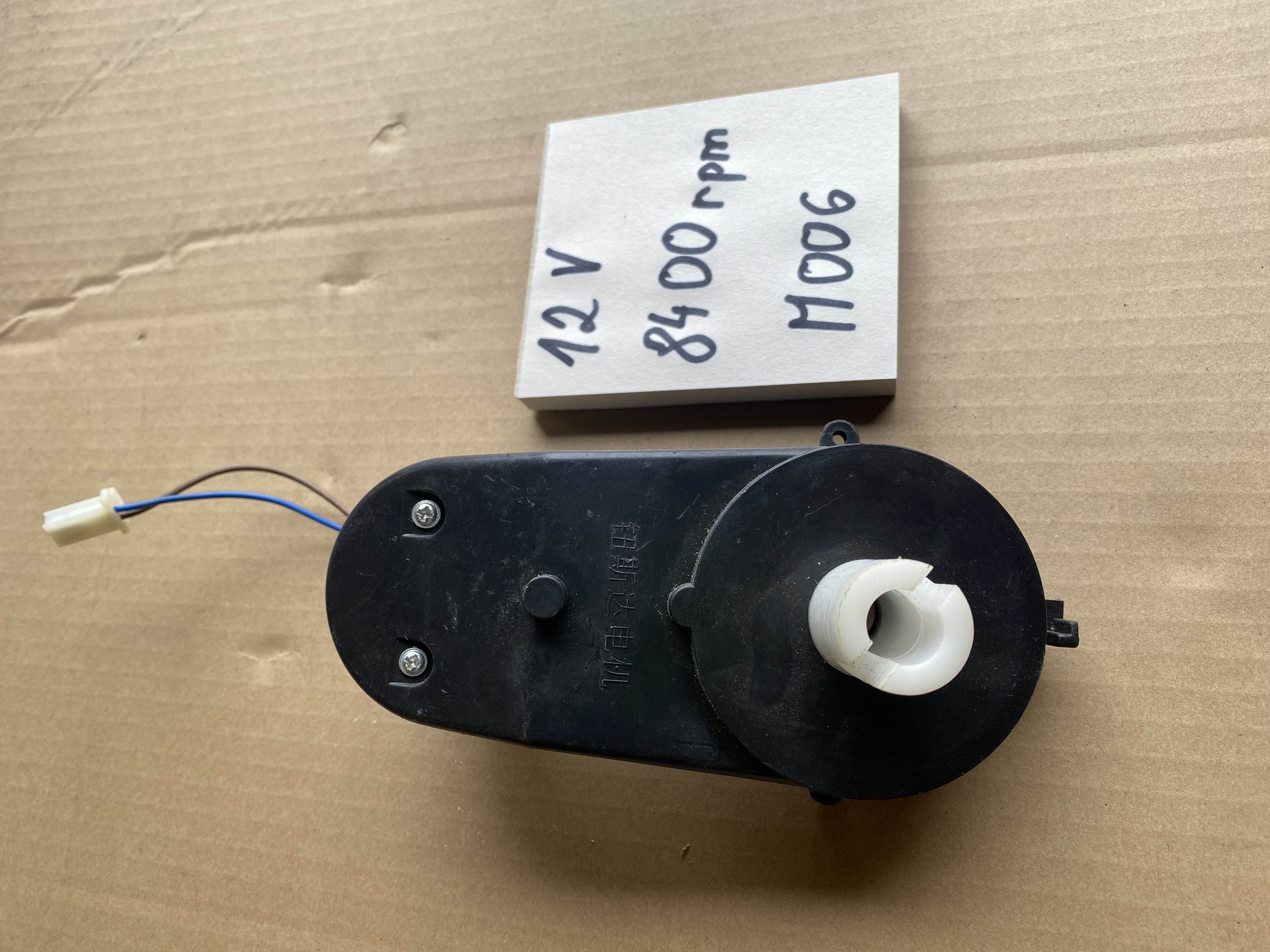 Motor s prevodovkou 12V 8400rpm - použitý