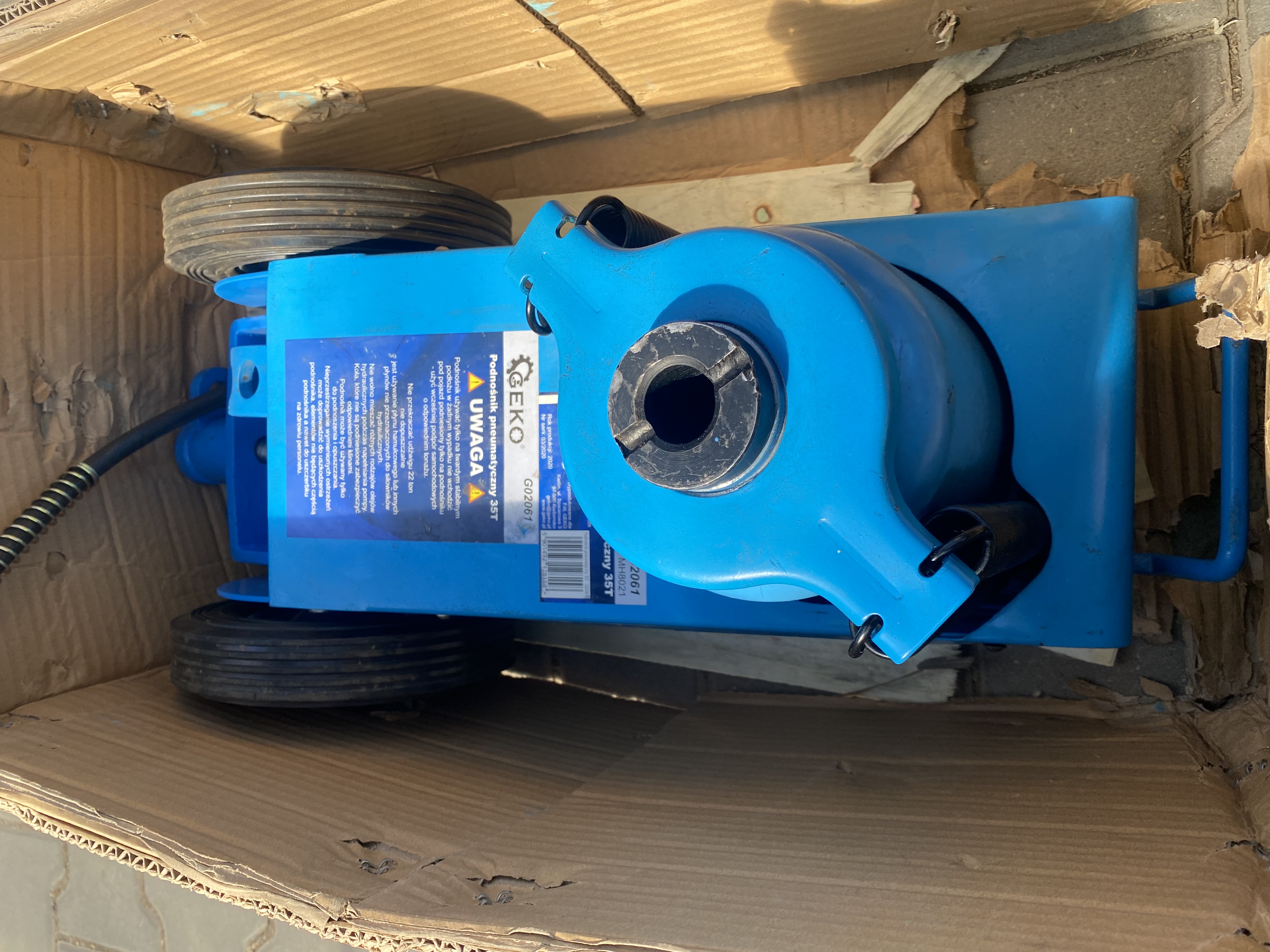 Pneumaticko-hydraulický zdvihák 35T - GEKO G02061, POUŽITÉ