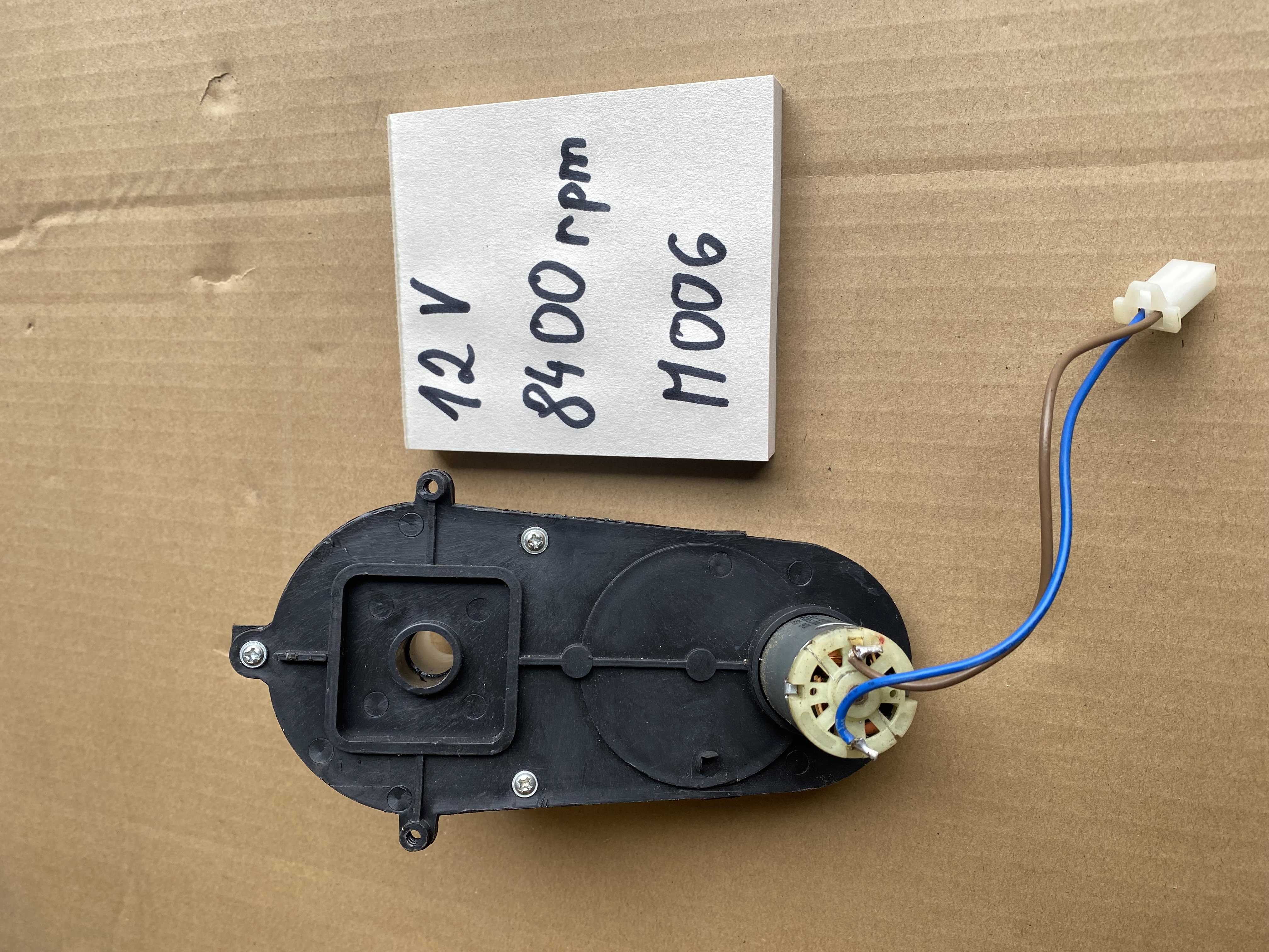Motor s prevodovkou 12V 8400rpm - použitý