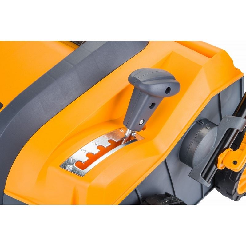 Vertikutátor a trávny prevdzušňovač elektrický 3v1 PM-AEW-2600T - POWERMAT