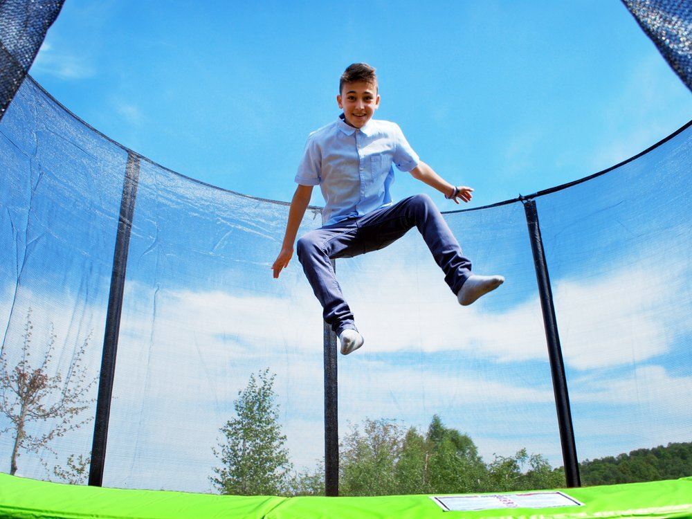 SkyFlyer Záhradná trampolína 427cm 14FT s ochrannou sieťou a rebríkom, zelená