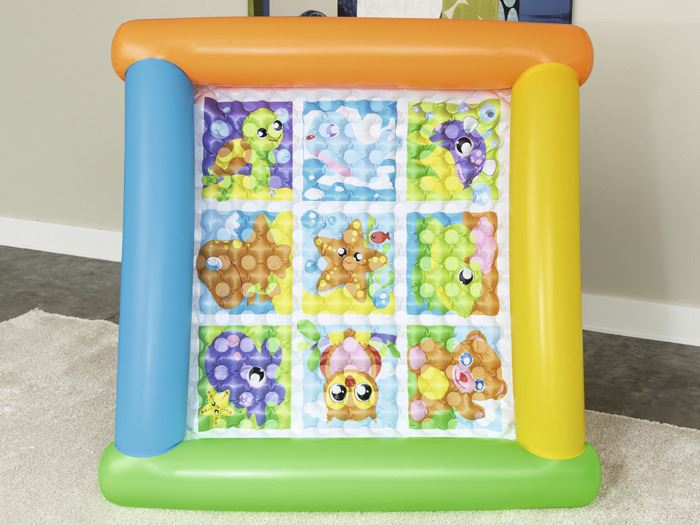 Bestway 52240 Nafukovacia podložka na hranie 132x132x23 cm