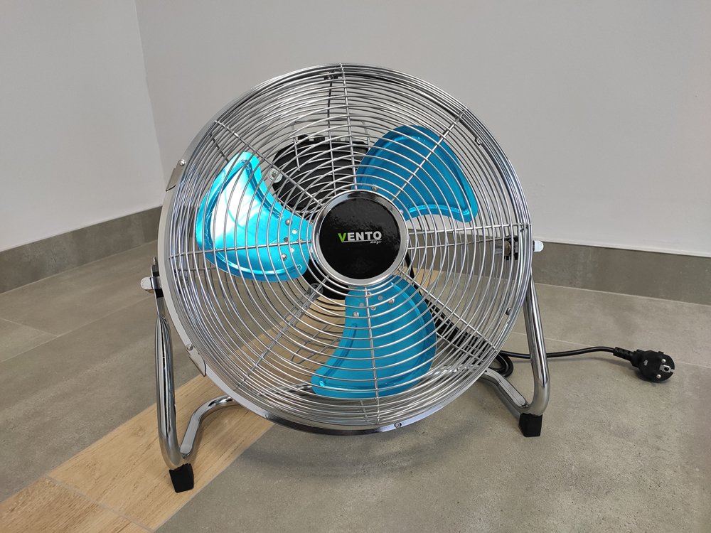 Podlahový ventilátor Chrome Vento 30cm 55W