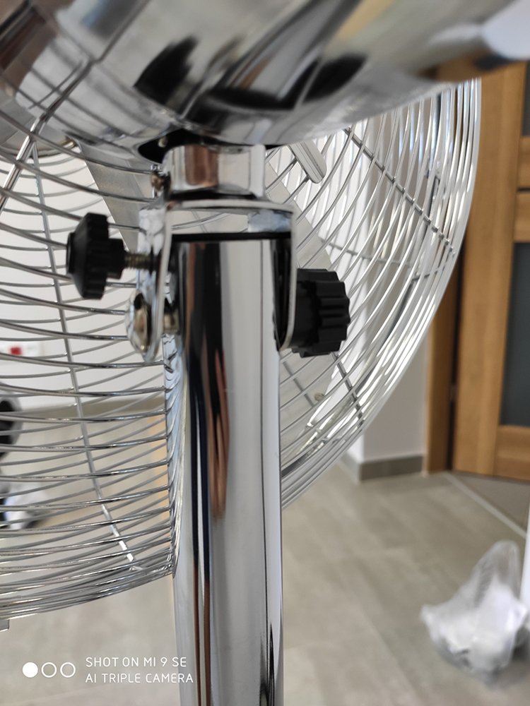 Stojanový chrómovaný ventilátor Vento 40cm 50W