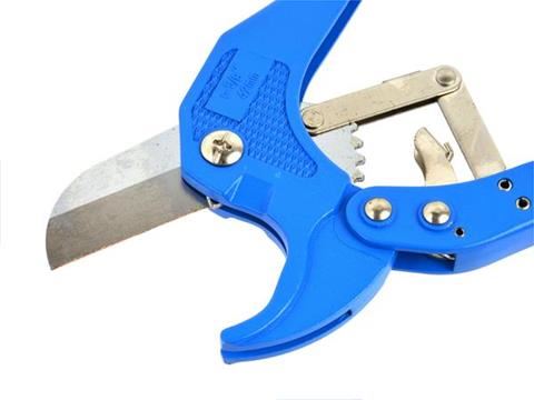 Nožnice na delenie trubiek PVC - GEKO G01370