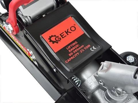 Nízkoprofilový hydraulický zdvihák 2,5T otočnou hlavou + kufor- GEKO  G02030