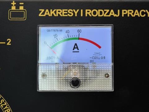Štartovací a nabíjací vozík CLASS 530 - GEKO G80025